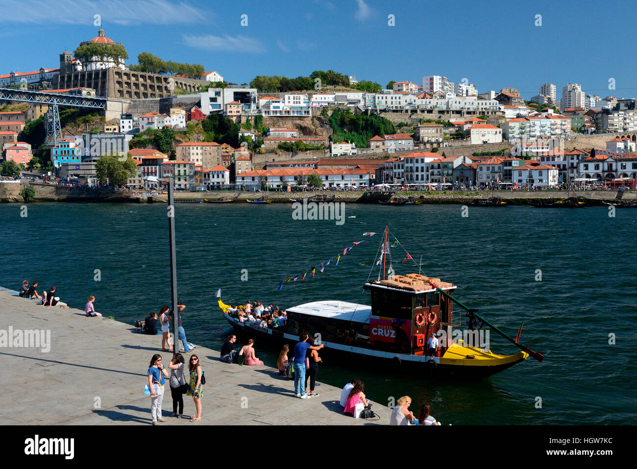 Kai Ribeira, Blick auf Stadtviertel Vila Nova de Gaia, ehemaliges Augustinerkloster Serra do Pilar, Douro, Fluss Douro, Fluss, Porto, Portugal, Europa Stock Photo