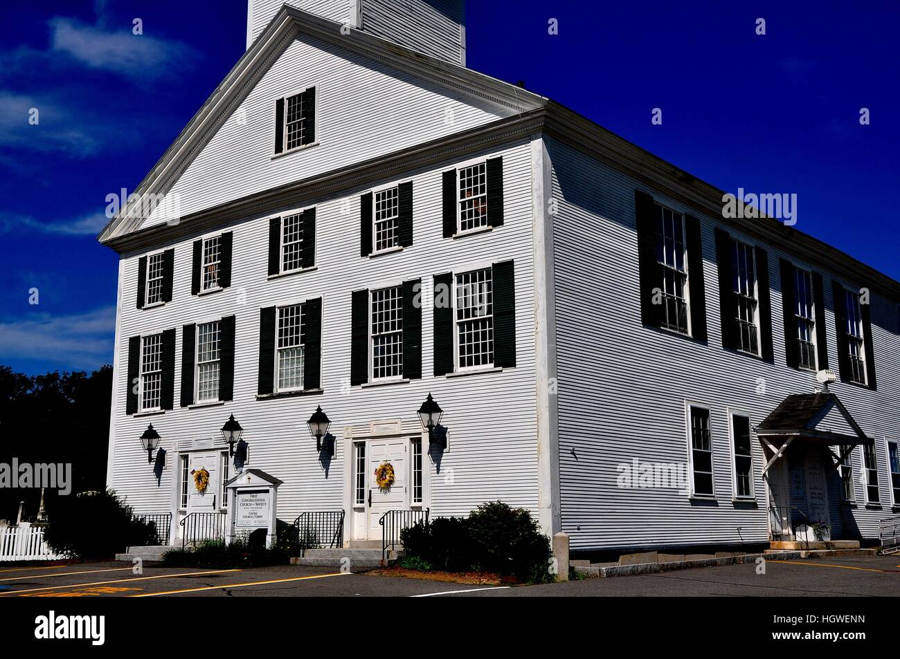White clapboard colonial house hires stock photography and images Alamy