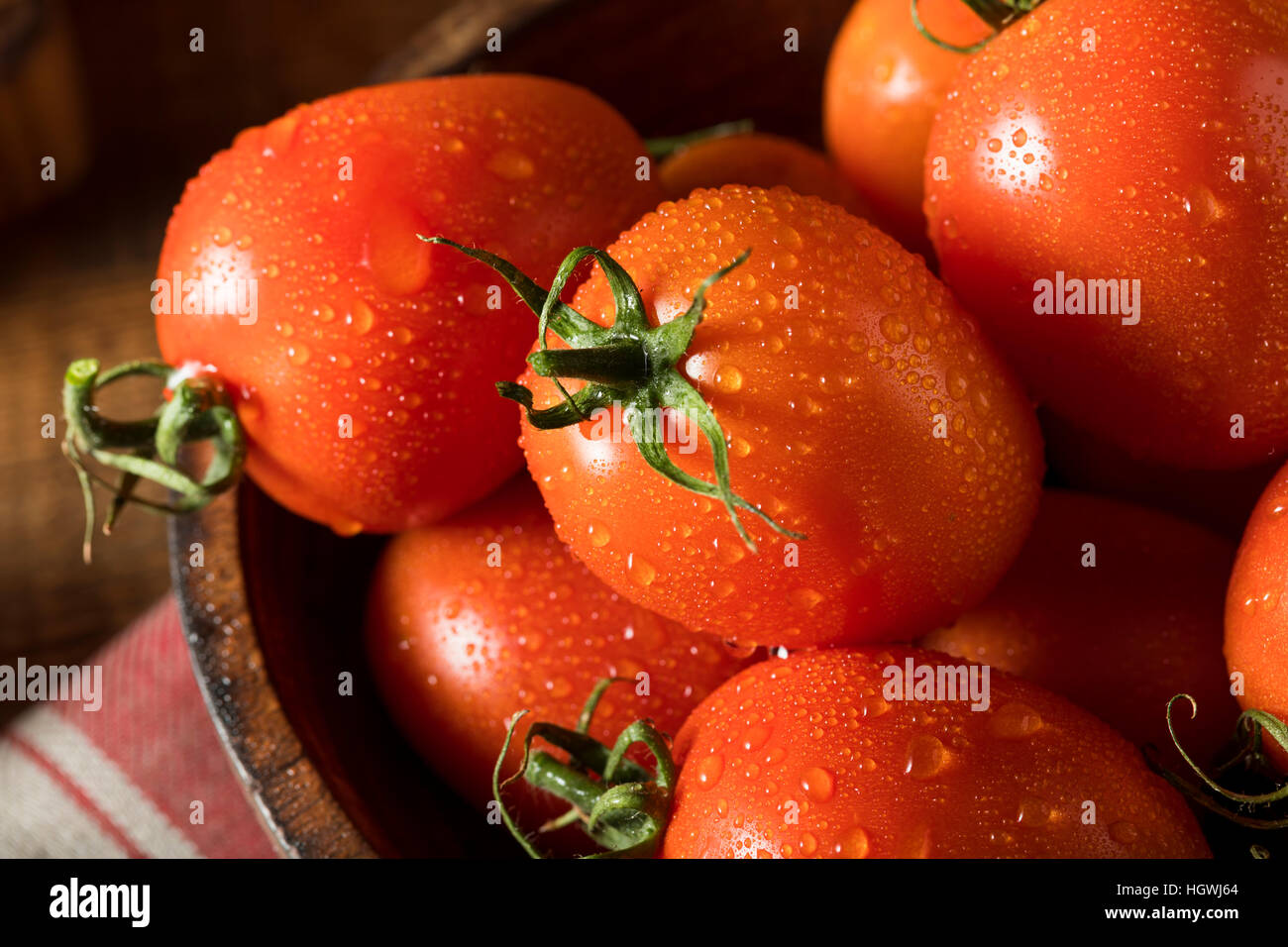 Томаты сорта девичьи слезы. Томат сорт девичьи слезы. Сорт помидор бычье сердце. Томат интуитивная прозорливость. Помидоры девичья грудка.