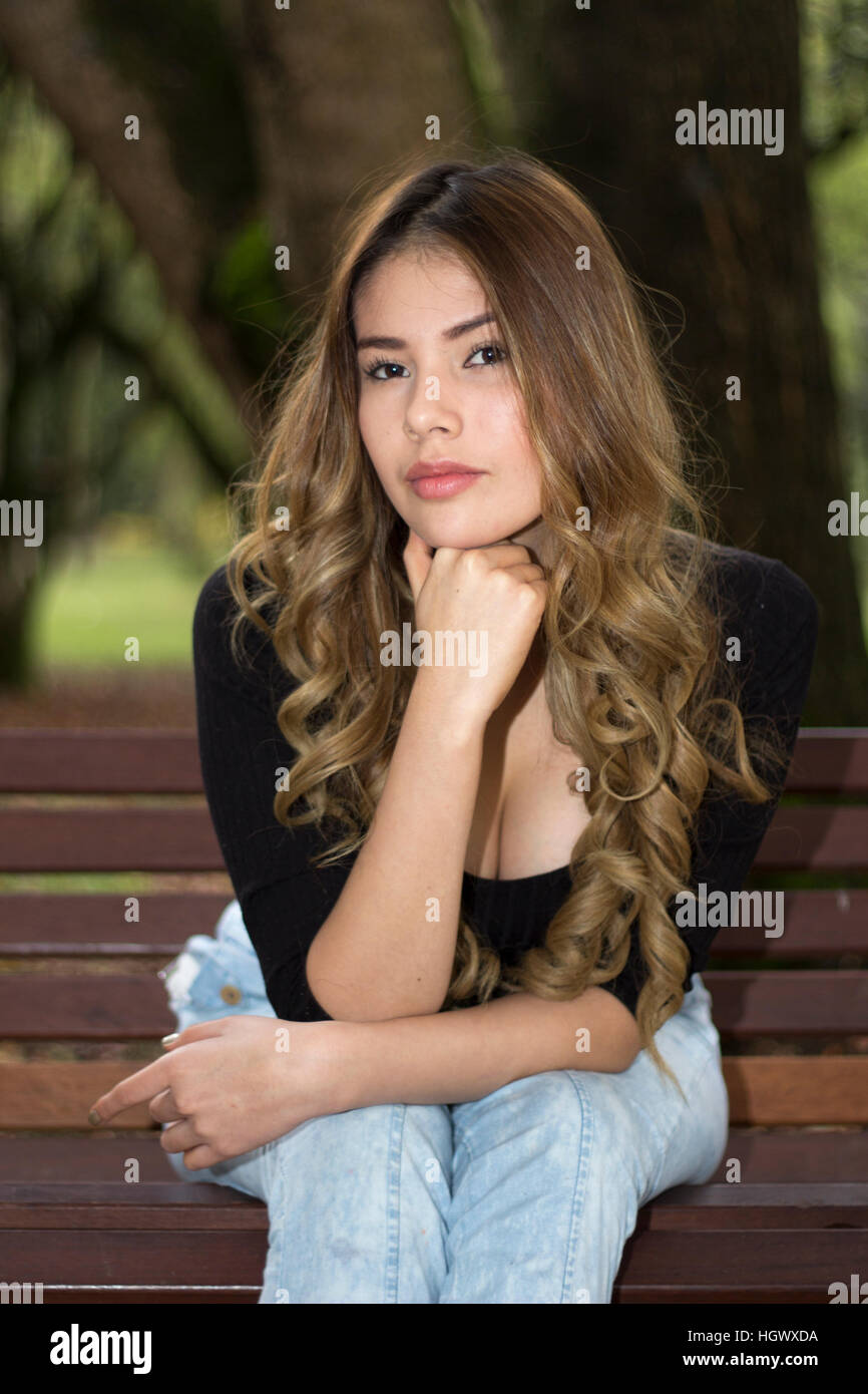 Thinking young girl hi-res stock photography and images - Alamy