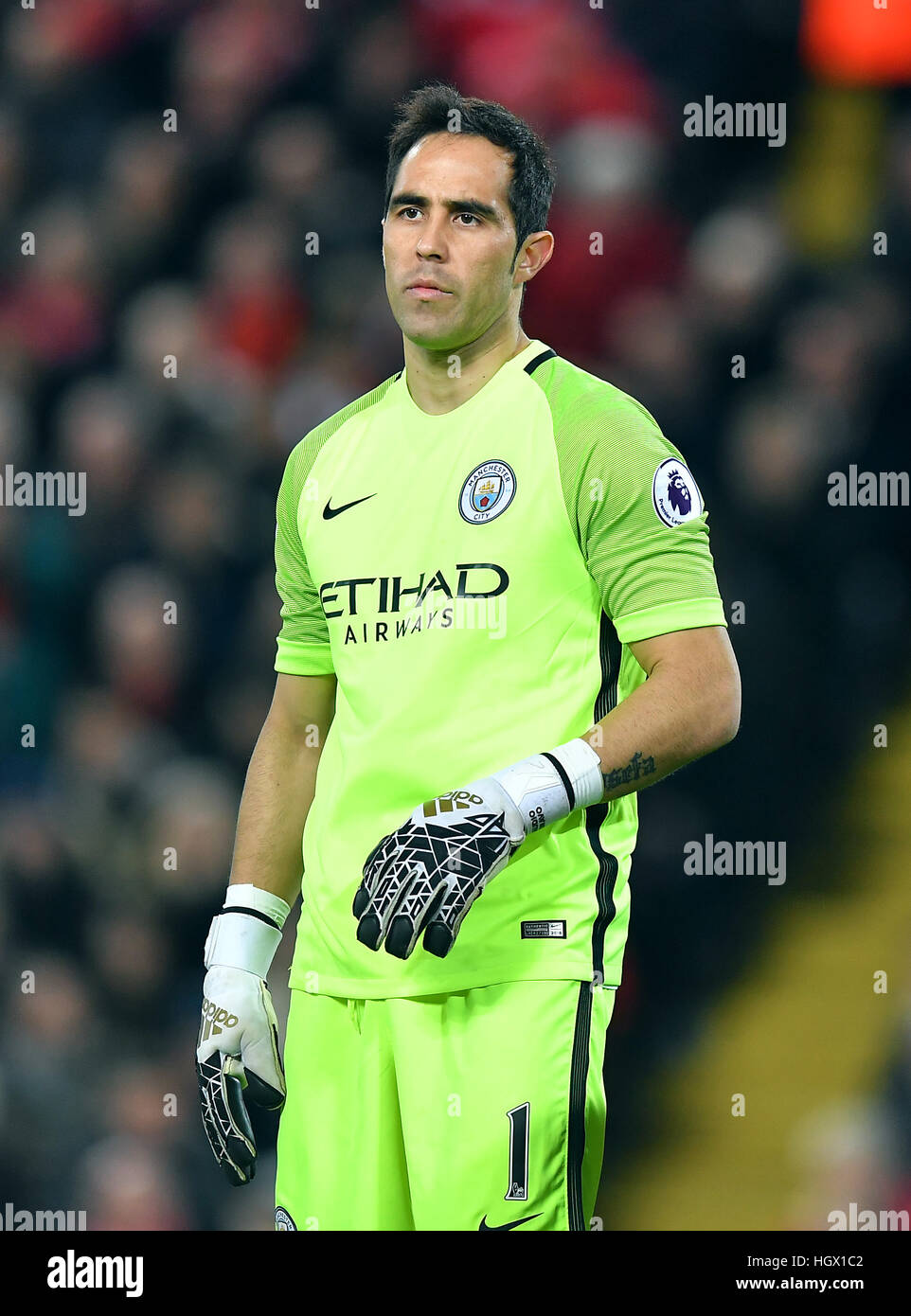 Manchester City Goalkeeper Claudio Bravo Stock Photo Alamy