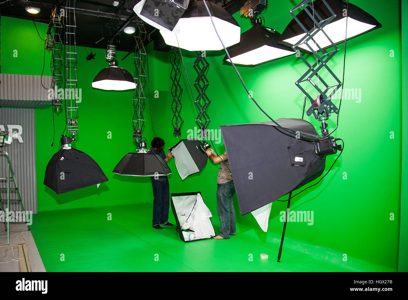 green-studio-hi-res-stock-photography-and-images-alamy
