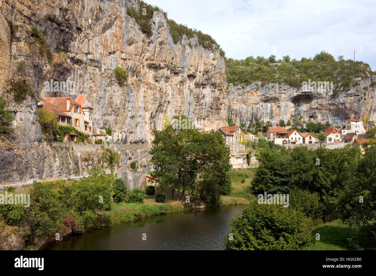 Picturesque Cabrerets, where quaint village houses are built against