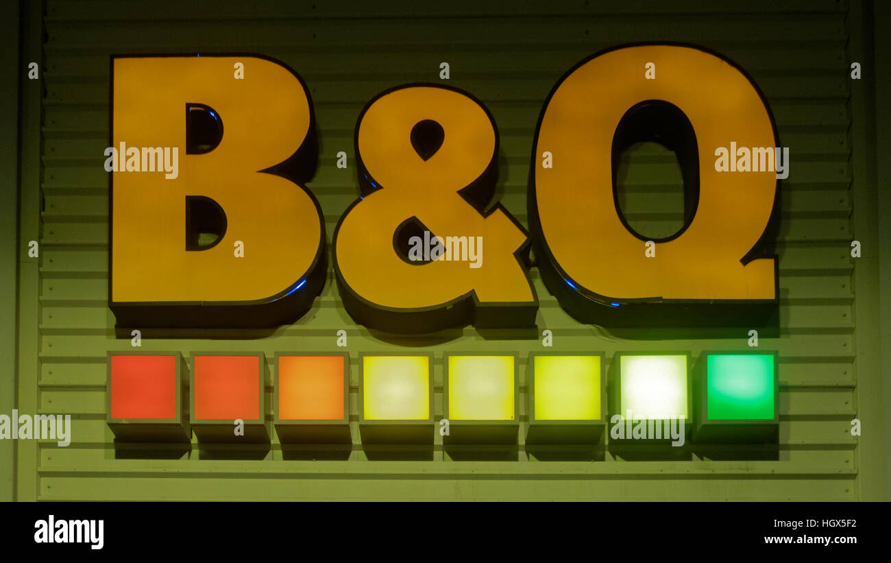 b and q sign at night Great Western Retail Park Stock Photo Alamy
