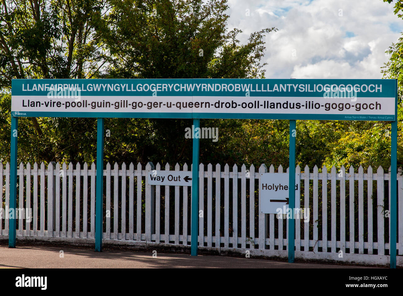 Llanfairpwllgwyngyllgogerychwyrndrobwllllantysiliogogogoch High