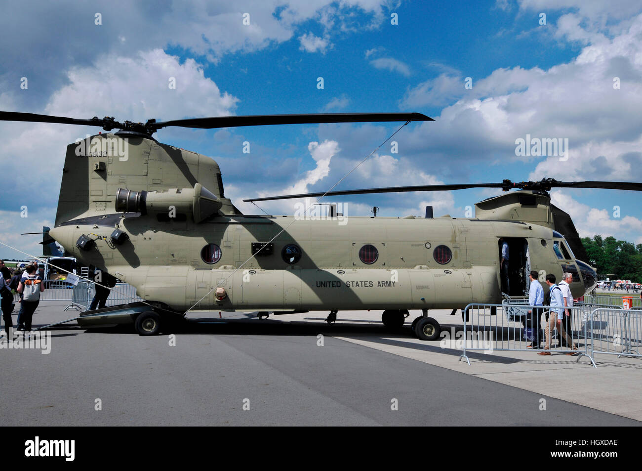 Hubschrauber, 13-08132 Boeing CH-47D Chinook U.S. Army, ILA, Berlin-Schoenefeld, Deutschland Stock Photo