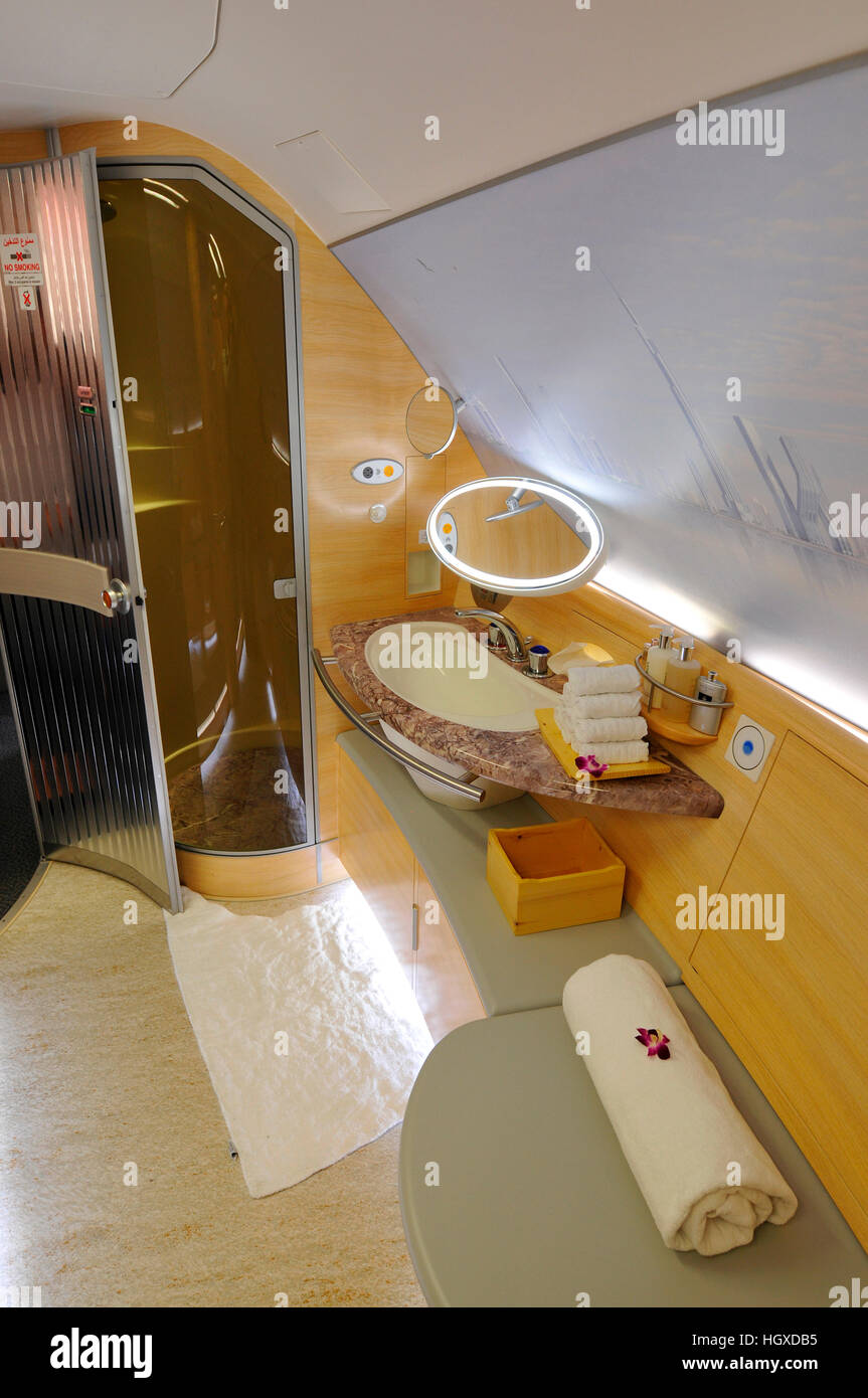 Toilette, Dusche, Airbus A380, ILA, Berlin-Schoenefeld, Deutschland Stock  Photo - Alamy