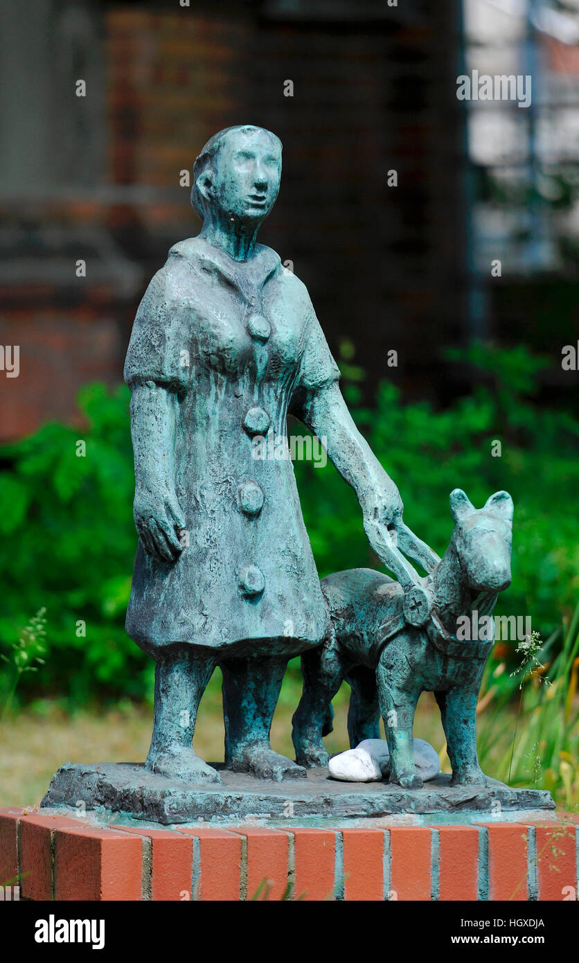 Statue, Blindenhund, Johann-August-Zeune-Schule fuer Blinde, Rothenburgstrasse, Steglitz, Berlin, Deutschland Stock Photo