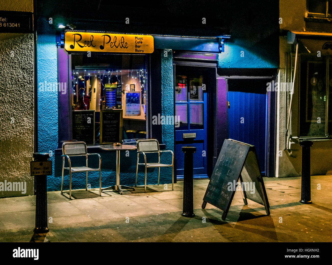 Bar frontage hires stock photography and images Alamy
