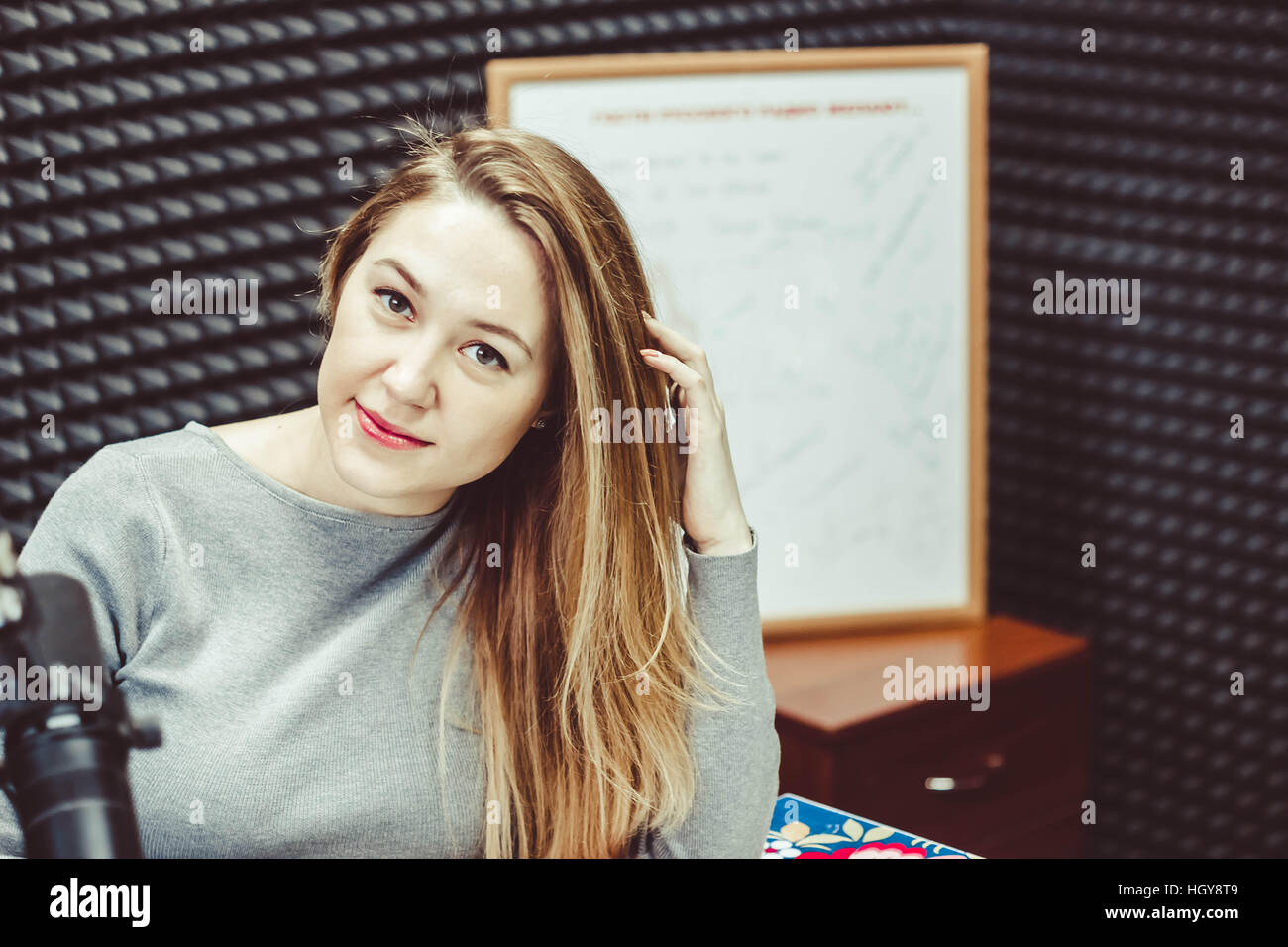 girl sitting looking at the camera Stock Photo - Alamy