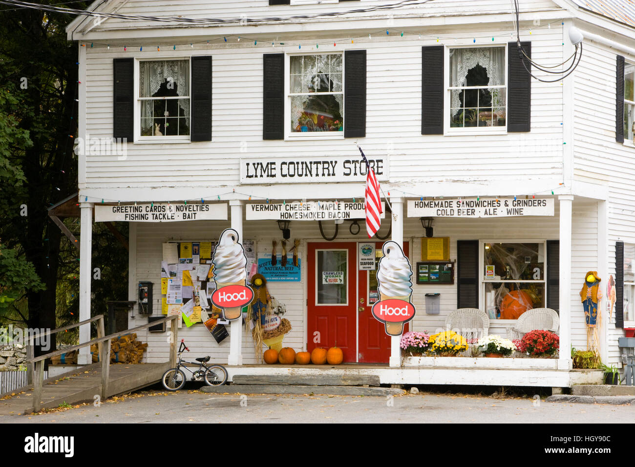 The Lyme Country Store in Lyme, New Hampshire Stock Photo Alamy