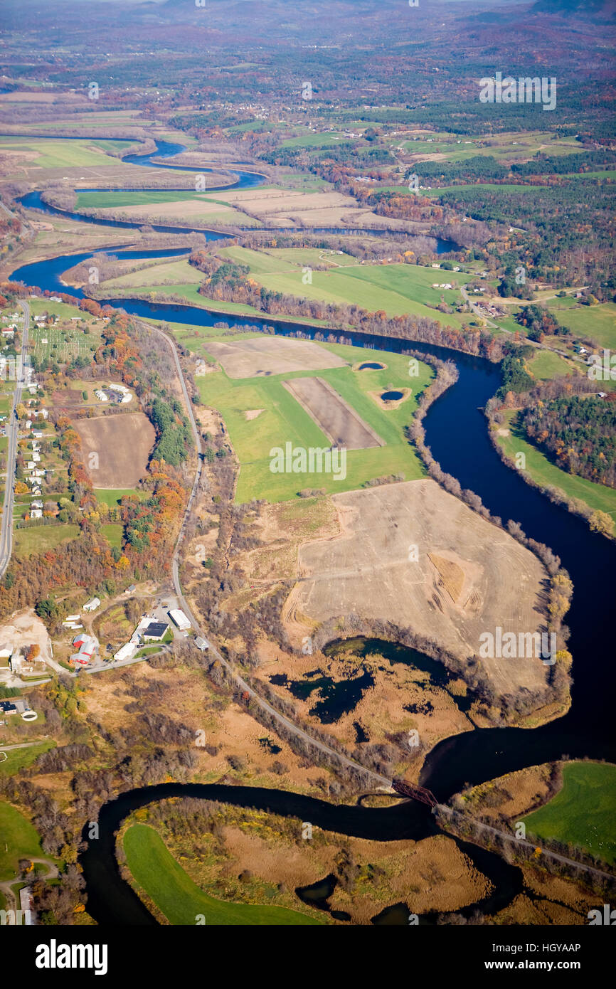 The Connecticut River as it flows between Bradford, Vermont and Piermont, New Hampshrie. Aerial. Stock Photo