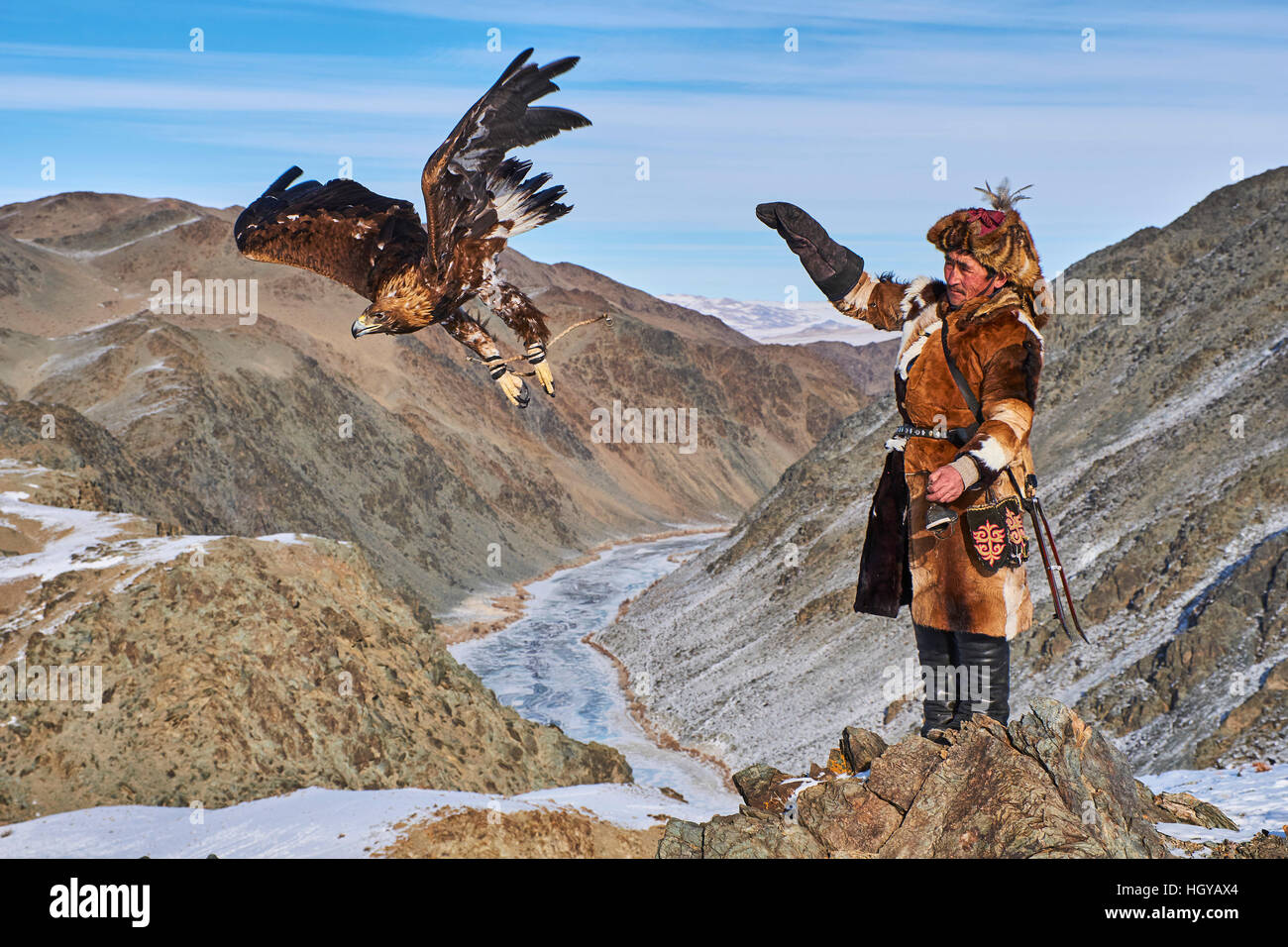 Mongolia, Bayan Olgii, kazakh eagle hunter, Eagle hunting, golden eagle