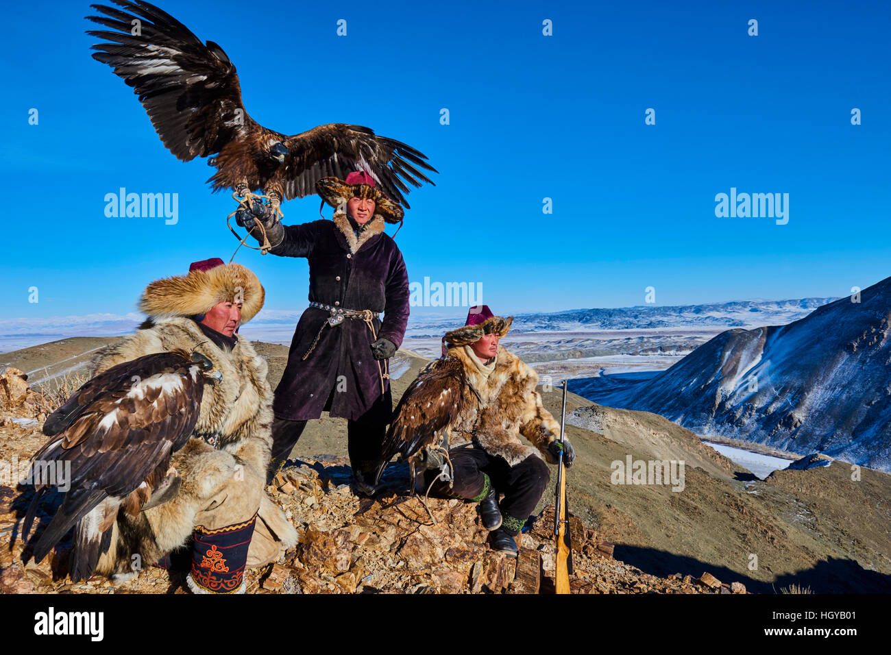 Mongolia, Bayan Olgii, kazakh eagle hunter, Eagle hunting, golden eagle