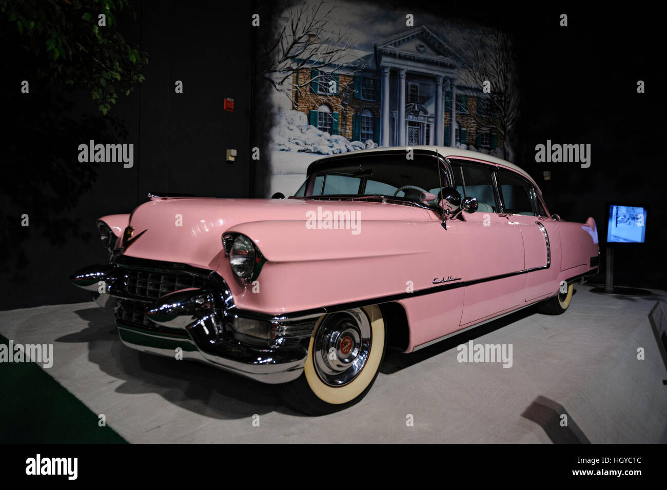 Elvis presley 1955 sales pink cadillac model