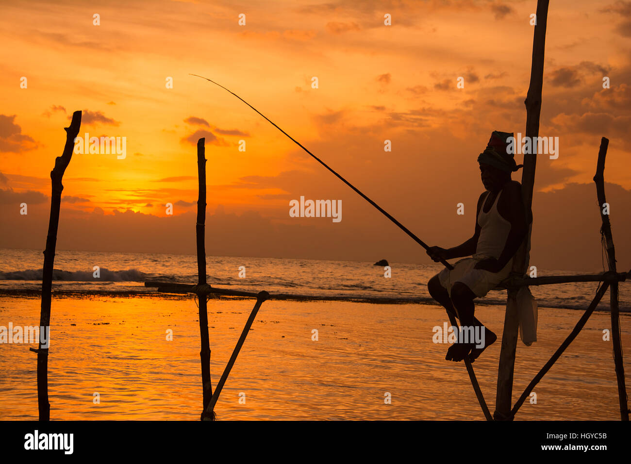 Traditional Sri Lankan stilt fishermen Stock Photo - Alamy