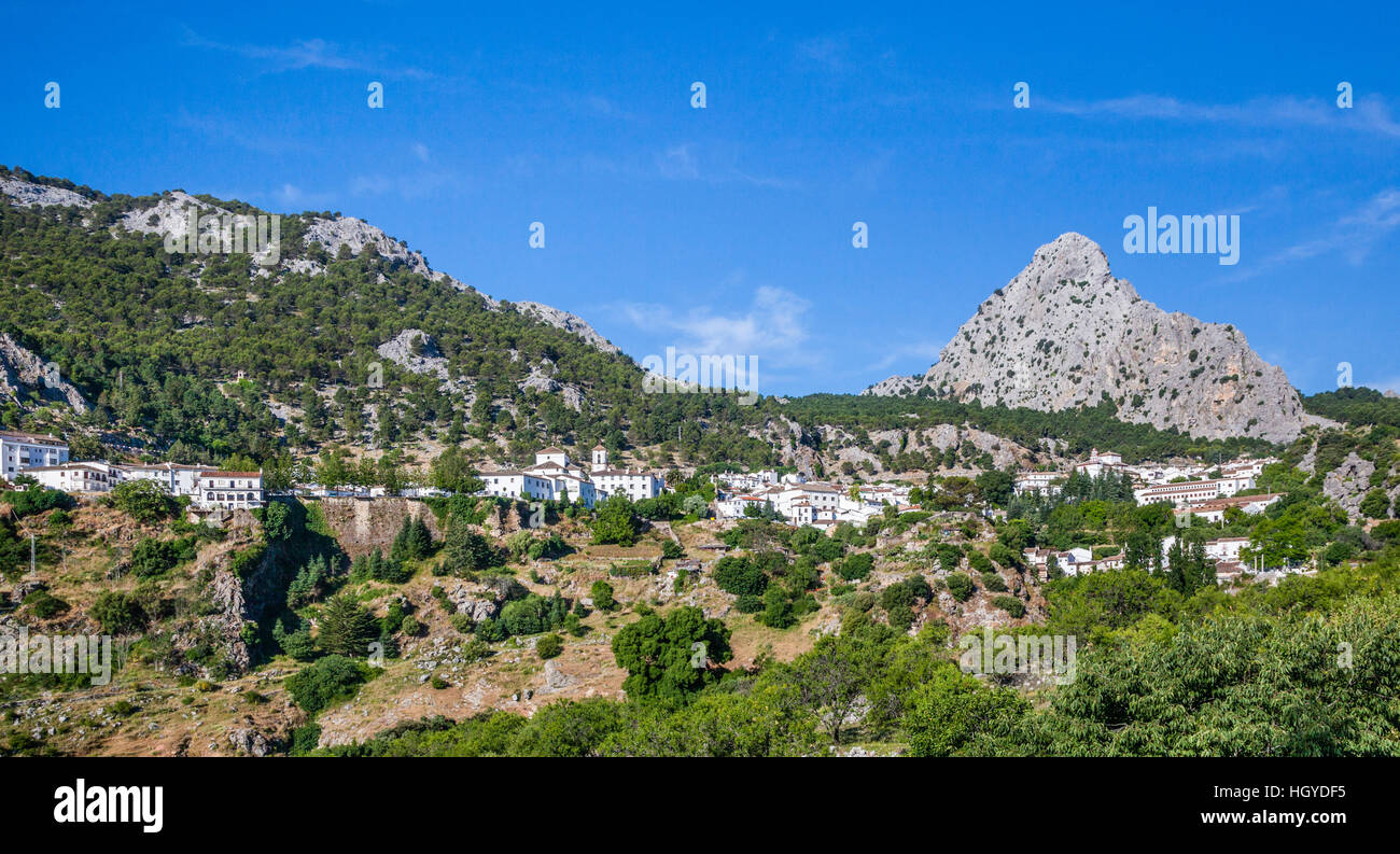 Spain, Andalusia, Province of Cadiz, the white town of Grazalema with Penon Grande rock Stock Photo