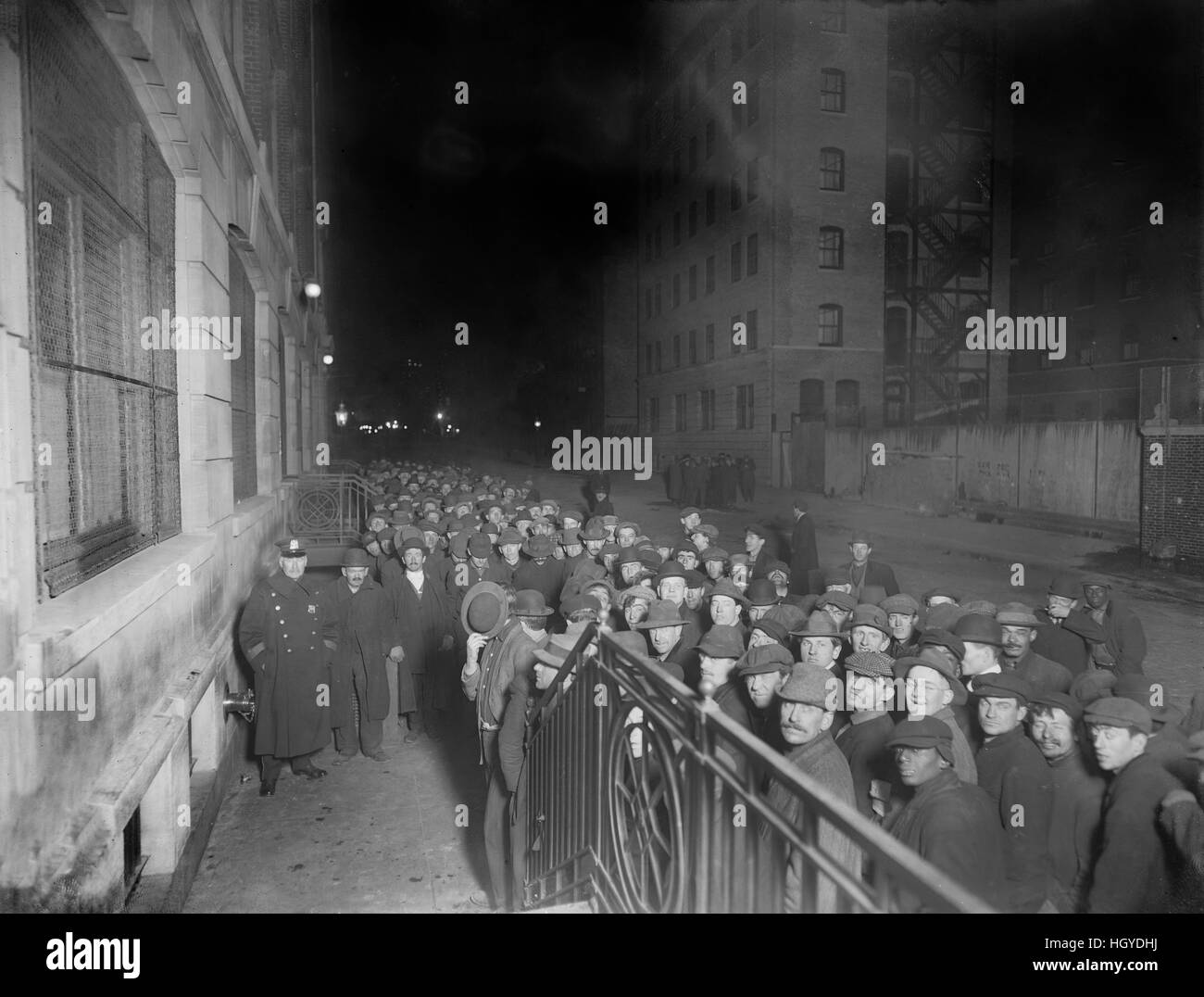 Homeless People Waiting for Doors to Open, Municipal Lodging House, East 25th Street, New York City, New York, USA, Bain News Service, January 1911 Stock Photo