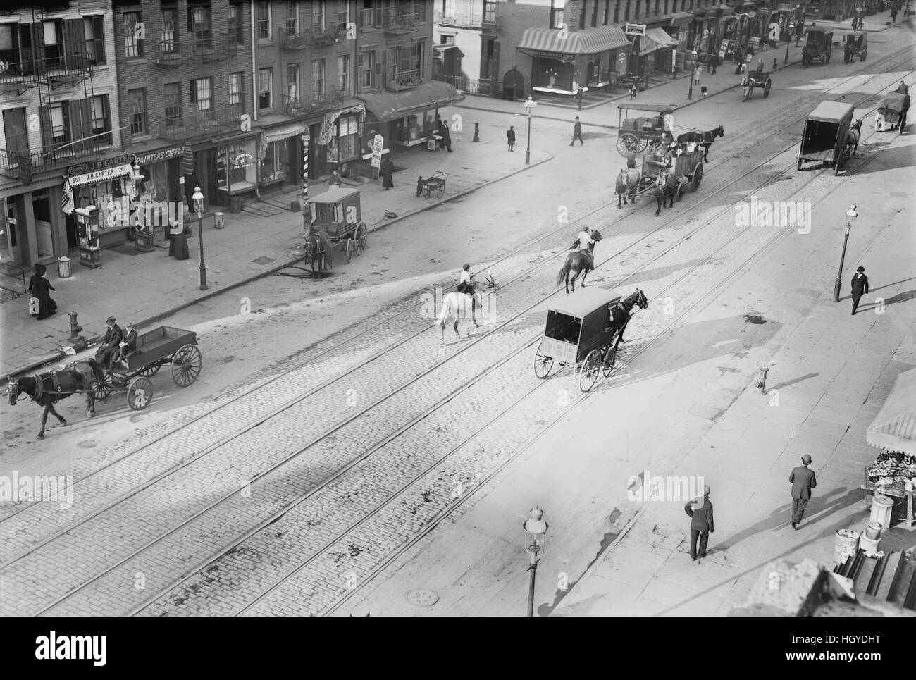 Horse drawn carts hi-res stock photography and images - Alamy