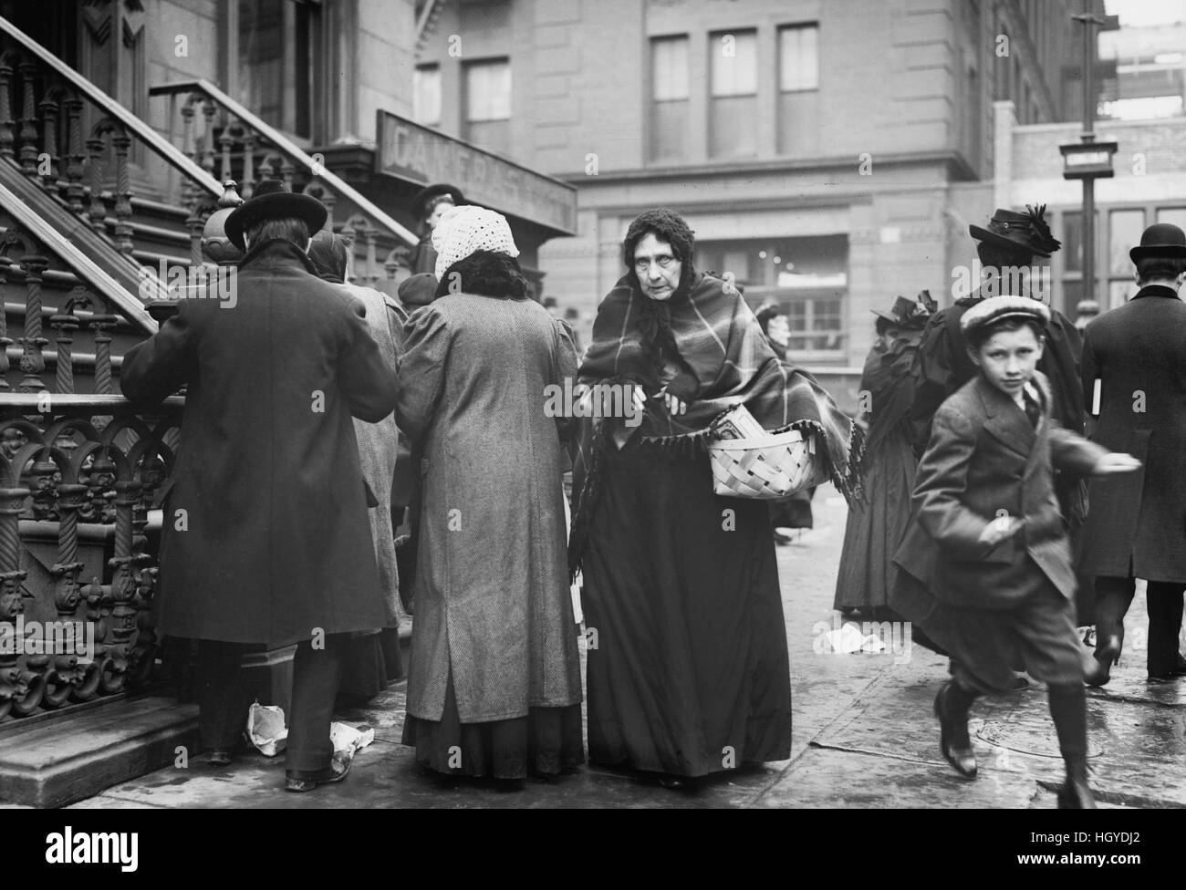 Woman Carrying Christmas Dinner Baskets from Salvation Army, New York City, New York, USA, Bain News Service, December 1908 Stock Photo