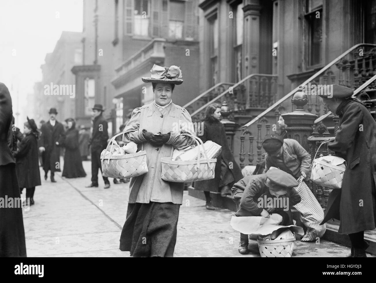 Woman Carrying Christmas Dinner Baskets from Salvation Army, New York City, New York, USA, Bain News Service, December 1908 Stock Photo