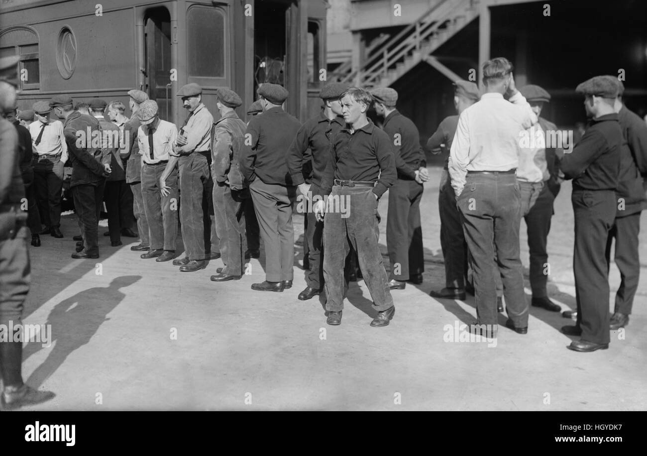 German Immigrants being Prepared for Deportation during World War I, Hoboken, New Jersey, USA, Bain News Service, 1918 Stock Photo