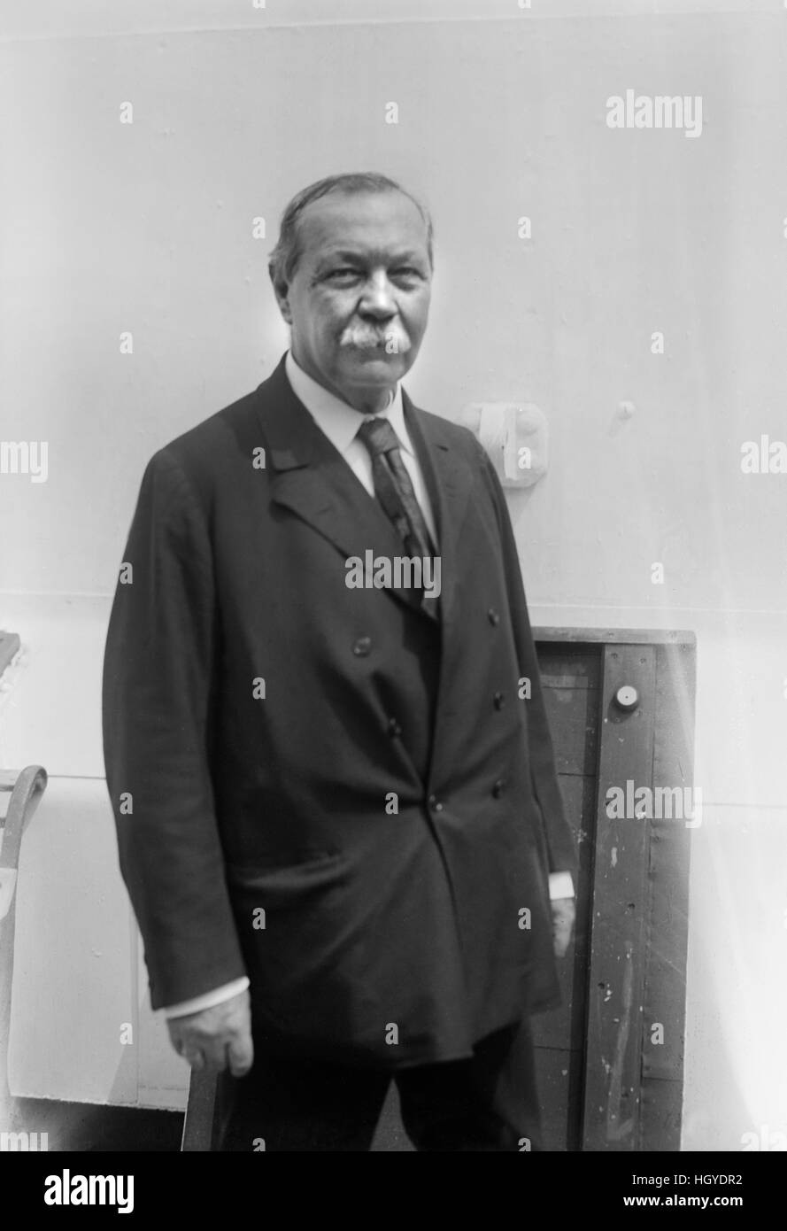 Sir conan doyle hi-res stock photography and images - Alamy