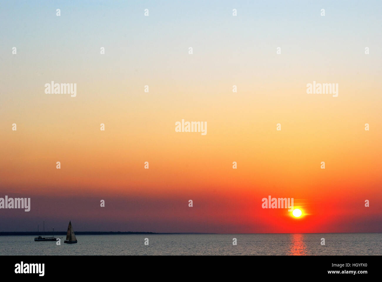 Sunset sea boat romantic hi-res stock photography and images - Alamy