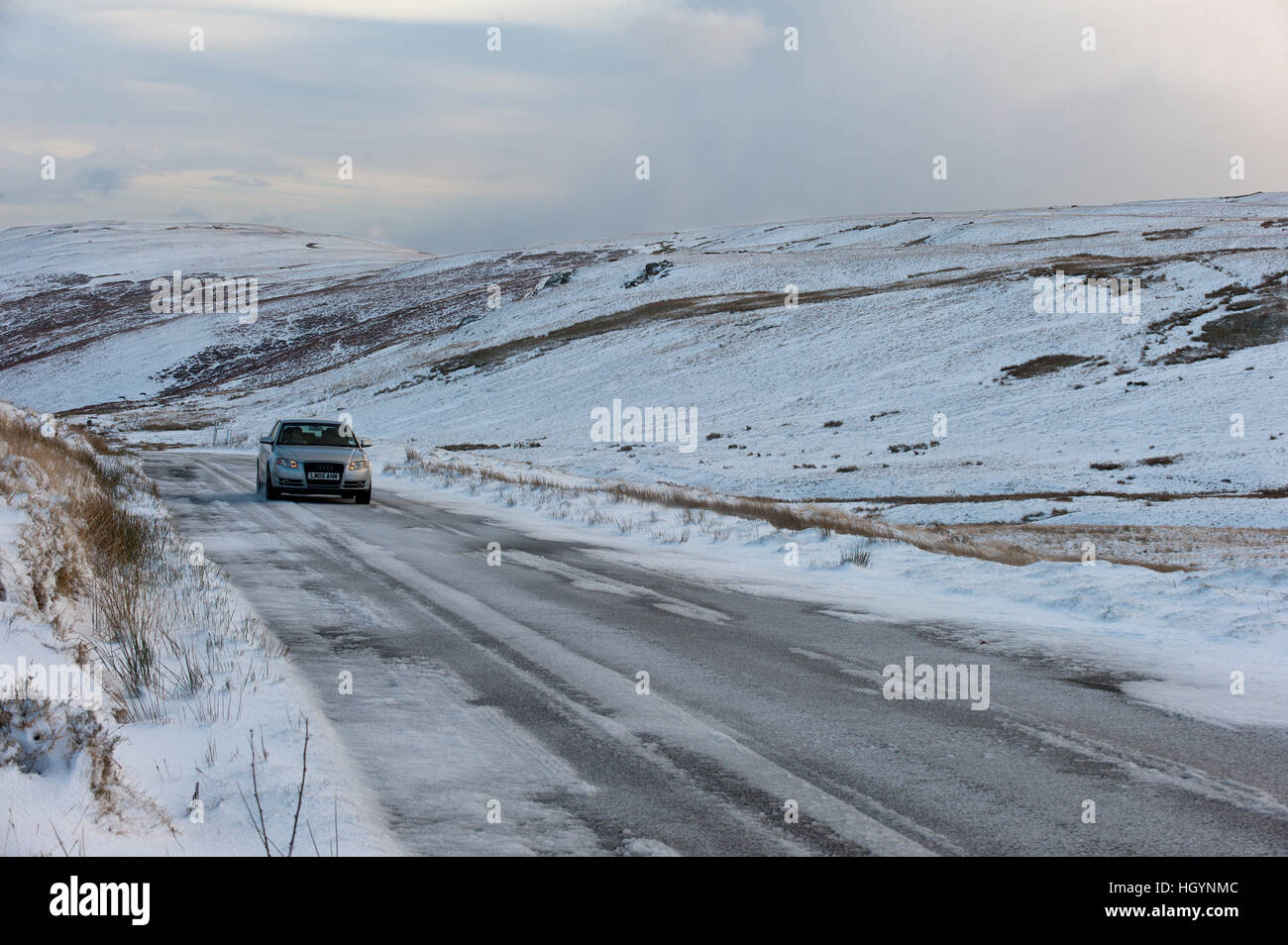 Elan Valley, Powys, Wales, UK. 13th January, 2017. Strong wind causes drifting of snow on the mountain road at Elan Valley in Powys, Wales, UK. © Graham M. Lawrence/Alamy Live News. Stock Photo