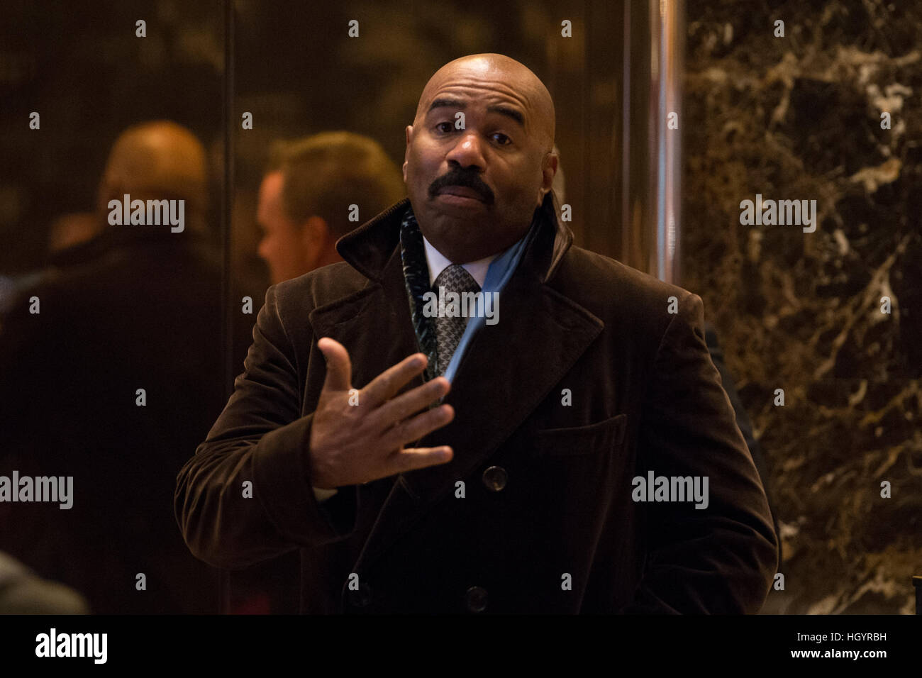New York, USA. 13th Jan, 2017. Media host Steve Harvey arrives for a meeting with President-elect Donald Trump at Trump Tower in New York, USA. Credit: MediaPunch Inc/Alamy Live News Stock Photo