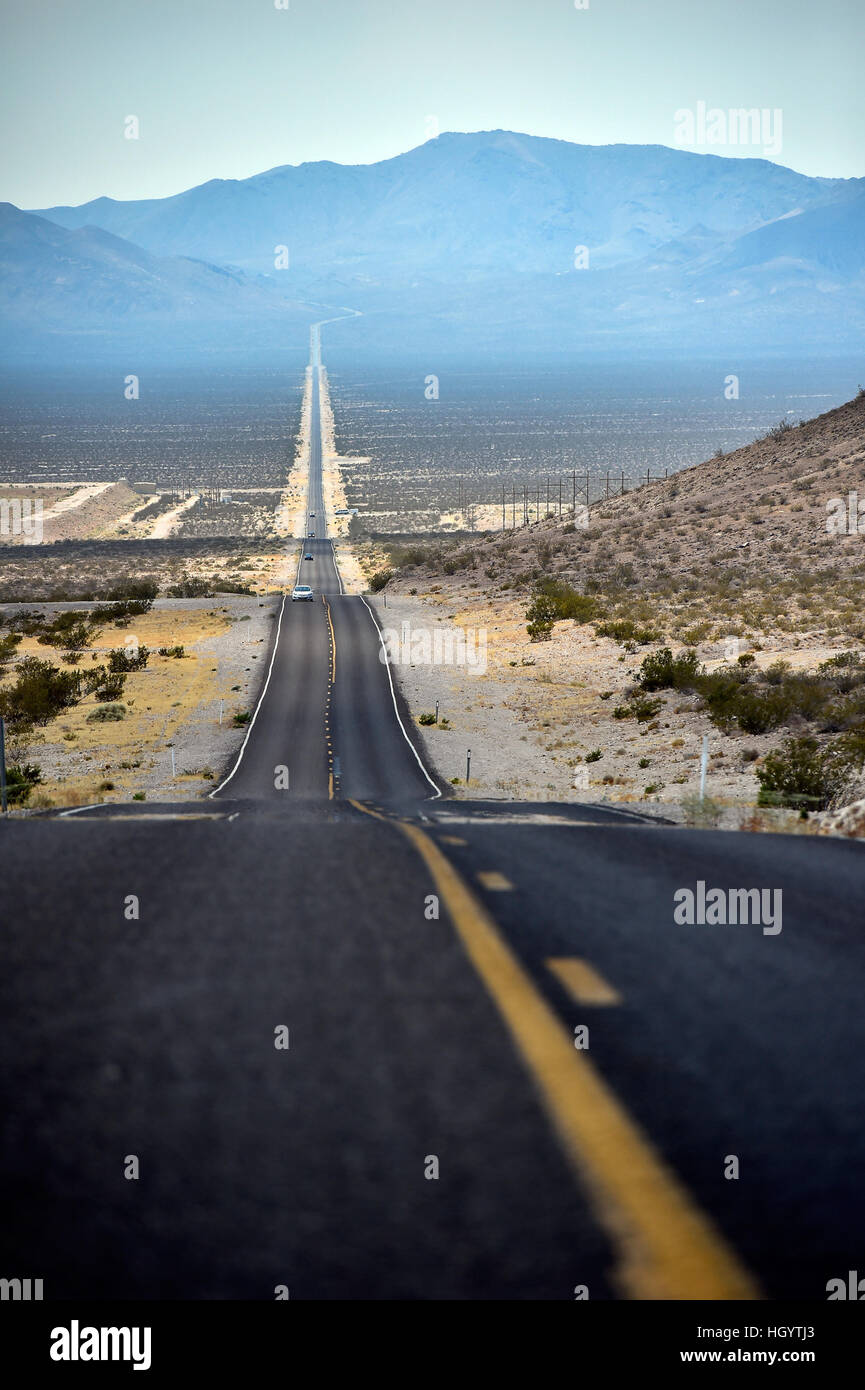 Death Valley National Park, USA. 22nd Aug, 2016. Nevada Highway 374 leading to Death Valley's Hell's Gate is seen just outside of Beatty, Nevada. © David Becker/ZUMA Wire/Alamy Live News Stock Photo