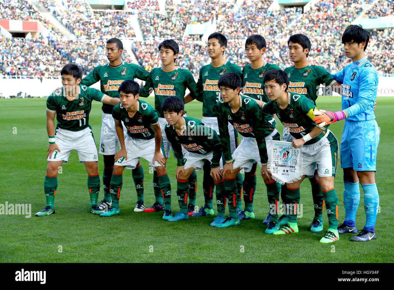 Saitama, Japan. 9th Jan, 2017. Aomori Yamada team group line-up