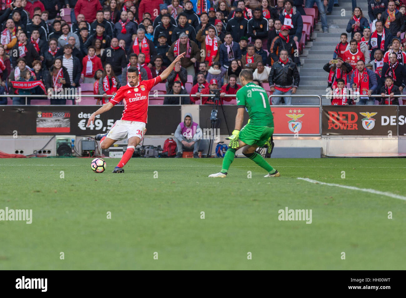Lisbon, Portugal. 14th January, 2017.Benfica's defender from Portugal Andre Almeida (34) in action during the game SL Benfica v Boavista FC in Lisbon, Portugal. © Alexandre de Sousa/Alamy Live News Stock Photo