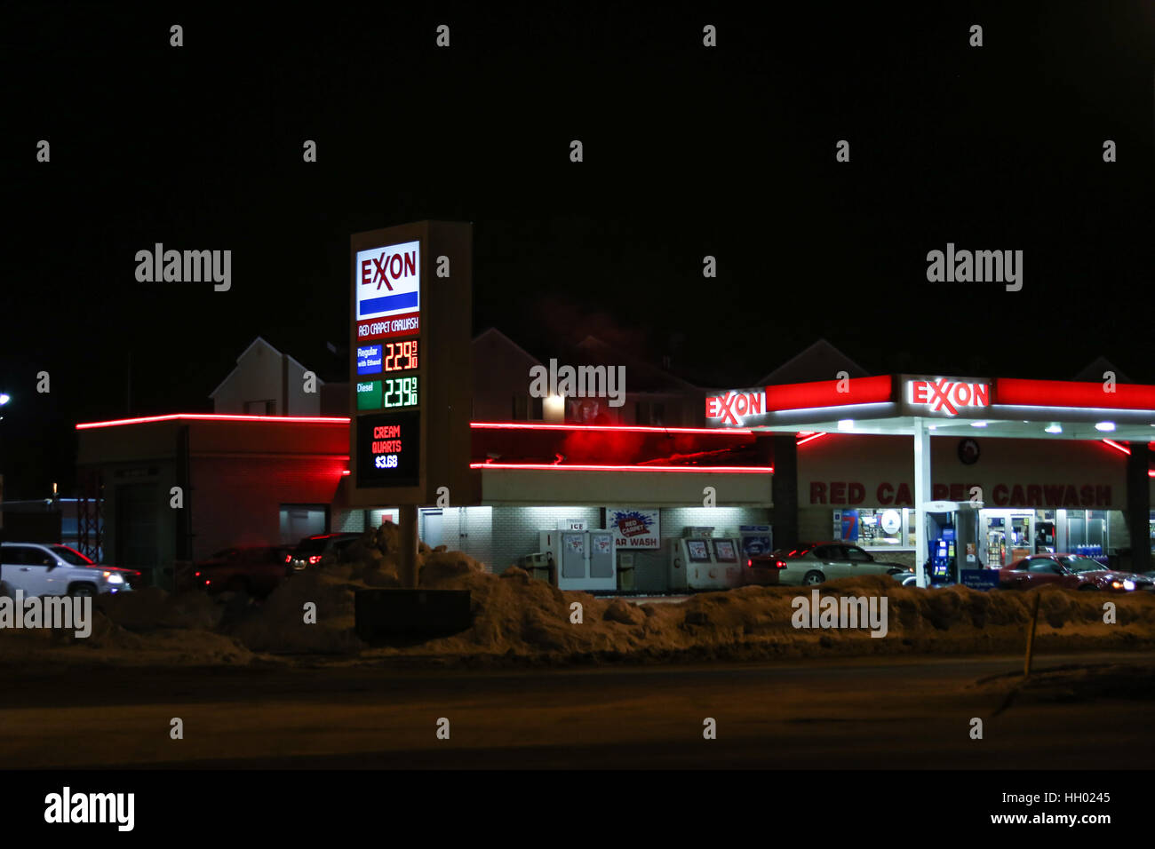 North Dakota, USA. 14th January, 2017. An Exxon gas station is