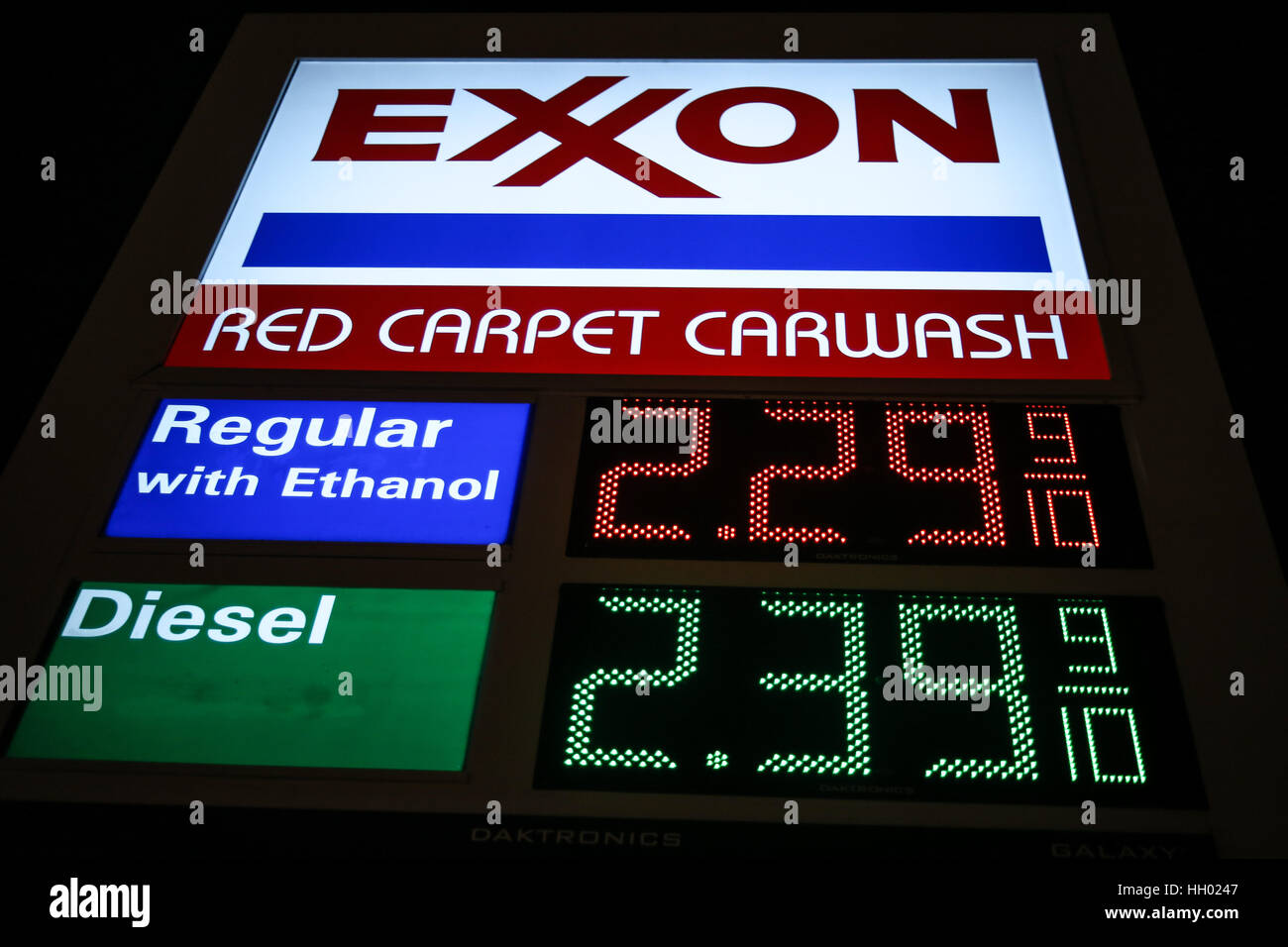 North Dakota, USA. 14th January, 2017. An Exxon gas station is