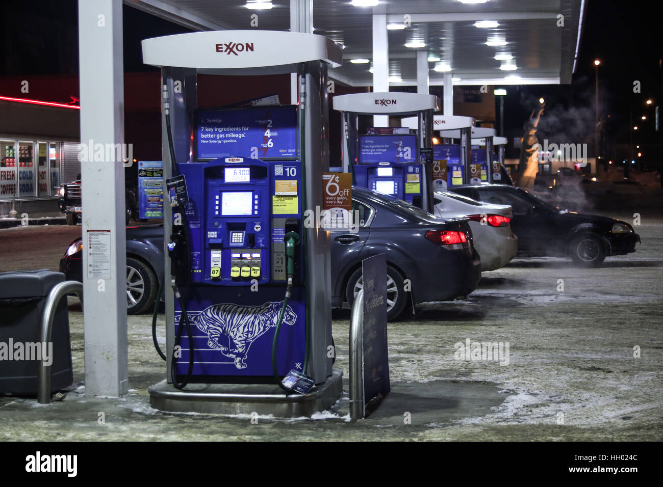 North Dakota, USA. 14th January, 2017. An Exxon gas station is