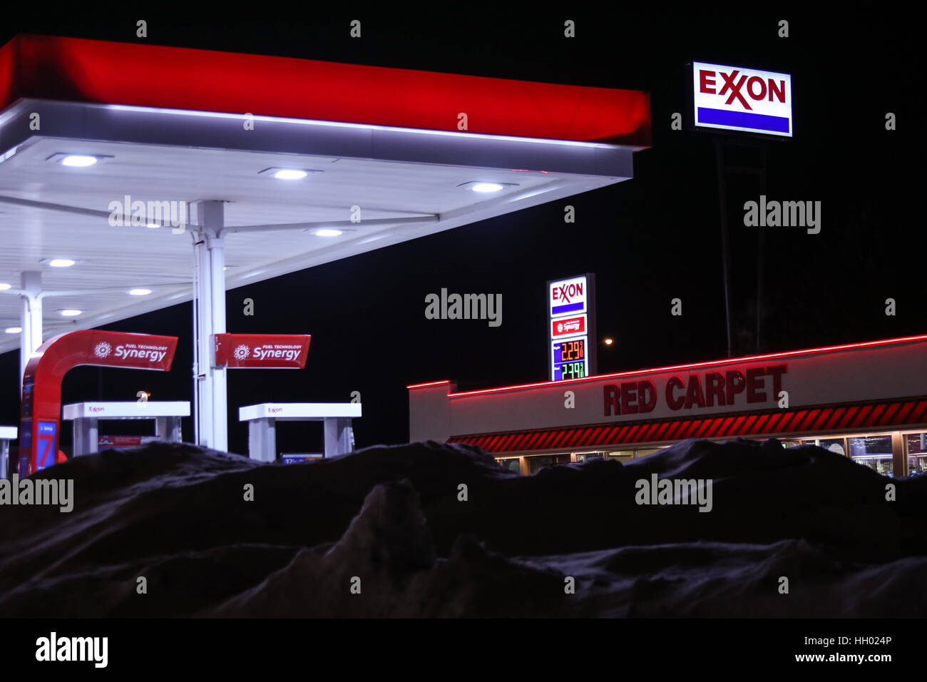 North Dakota, USA. 14th January, 2017. An Exxon gas station is