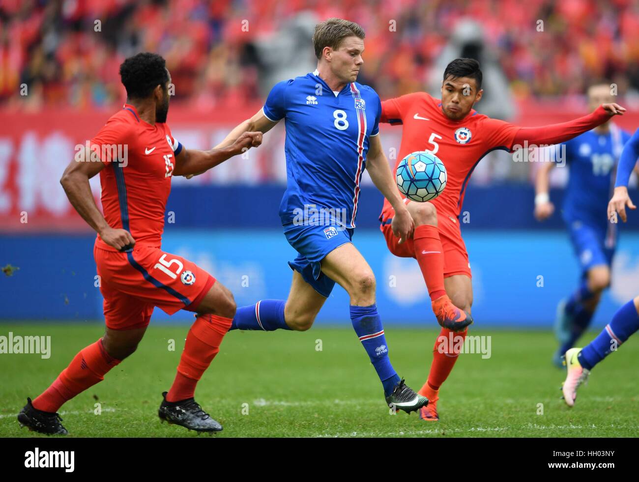 Nanning, China's Guangxi Zhuang Autonomous Region. 11th Jan, 2017. Bjorn Bergmann Siguroarson (C) of Iceland vies with Paulo Diaz (R) and Jean Beausejour (L) of Chile during the final match at 2017 China Cup International Football Championship in Nanning, capital of south China's Guangxi Zhuang Autonomous Region, Jan. 11, 2017. Chile beat Iceland 1-0. Credit: Guo Yong/Xinhua/Alamy Live News Stock Photo