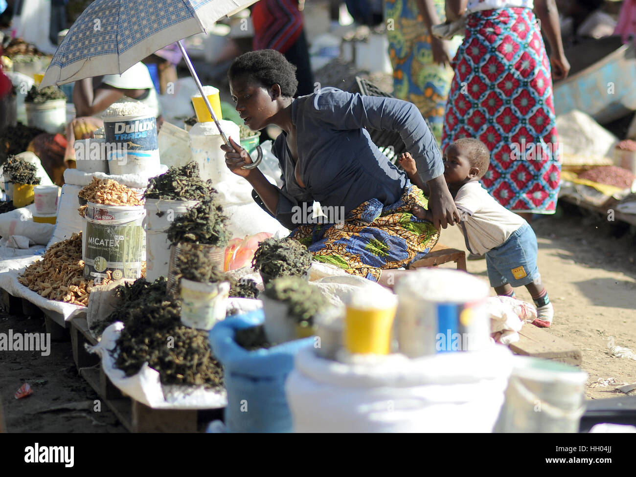 View of the Soweto market near the Compound Kanyama in Lusaka, Zambia, 11 March 2016. The market stands are open every day. - NO WIRE SERVICE - Photo: Britta Pedersen/dpa-Zentralbild/ZB Stock Photo