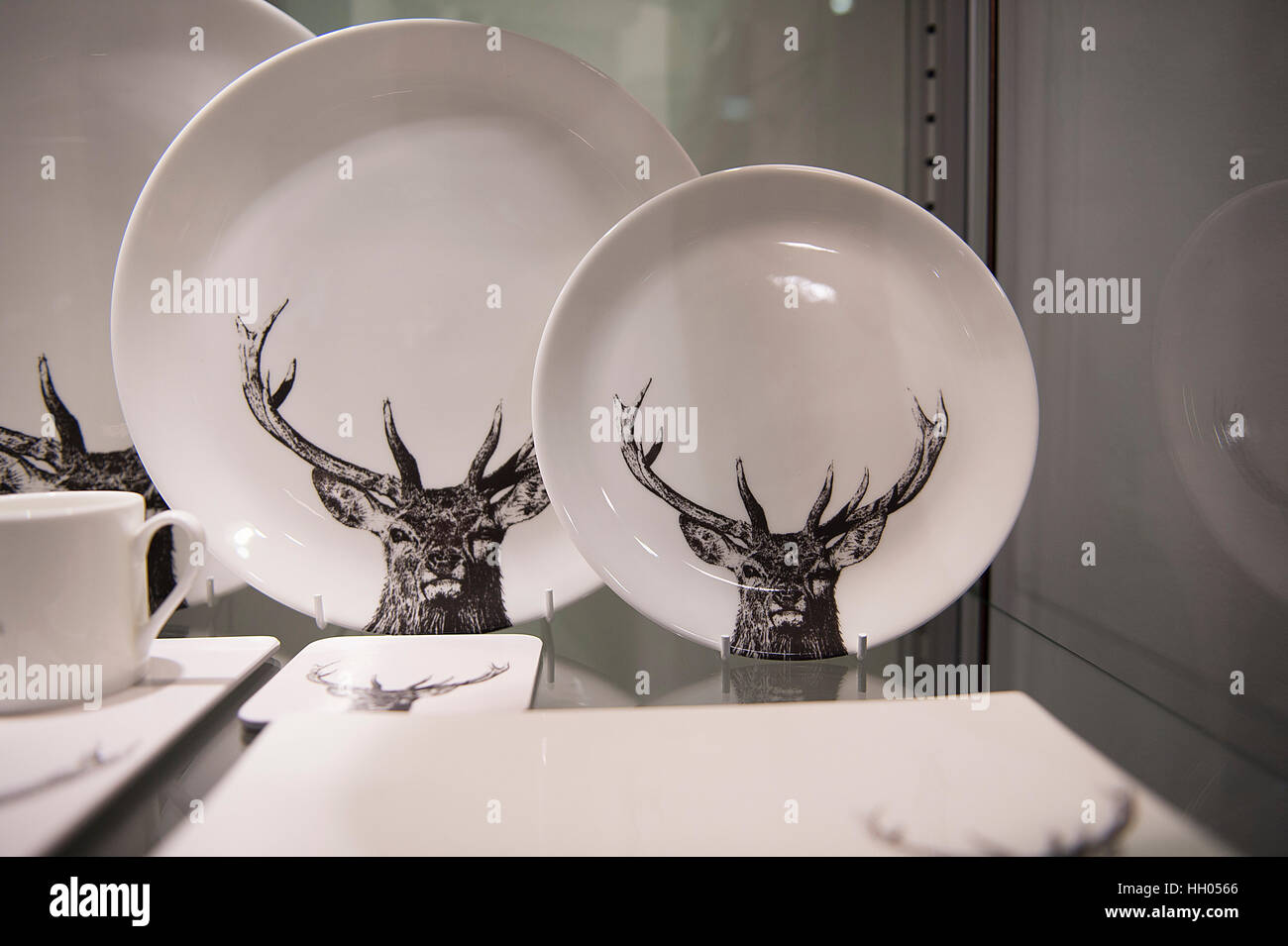 Little weaver arts stand hires stock photography and images Alamy