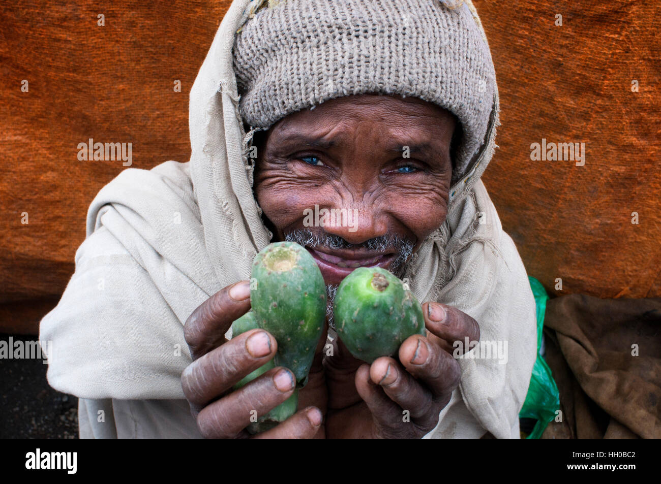 Lalibela market, Amhara region, Ethiopia. A man sells prickly pears in the Lalibela market. To the north of Ethiopia we find the old Roha and the pres Stock Photo