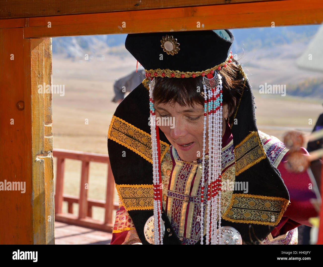 Mongolian traditional dress hi-res stock photography and images - Alamy
