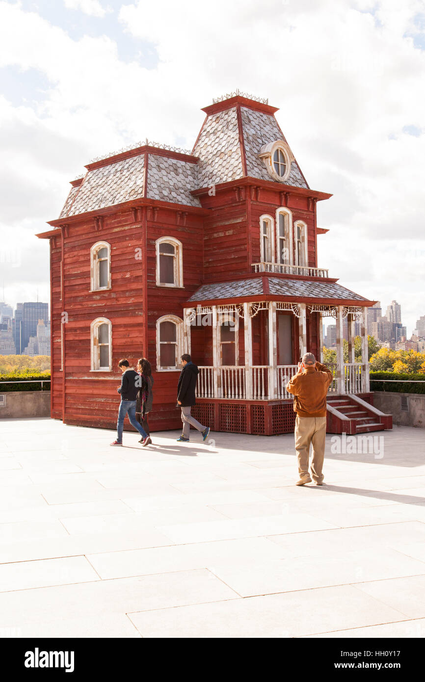 Cornelia Parker Transitional Object (PsychoBarn) a prop house installed on the roof of the Met museum. New York City, America. Stock Photo