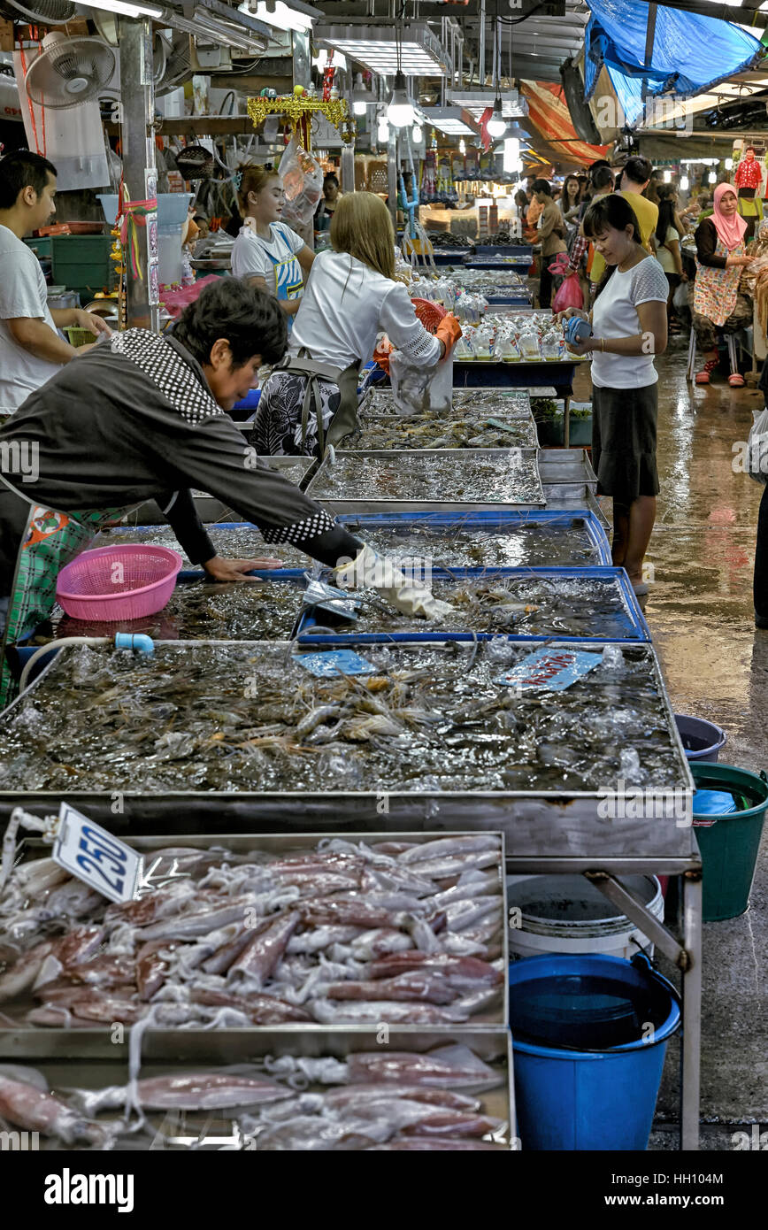 Thailand indoor fresh fish and seafood market. S. E. Asia Stock Photo