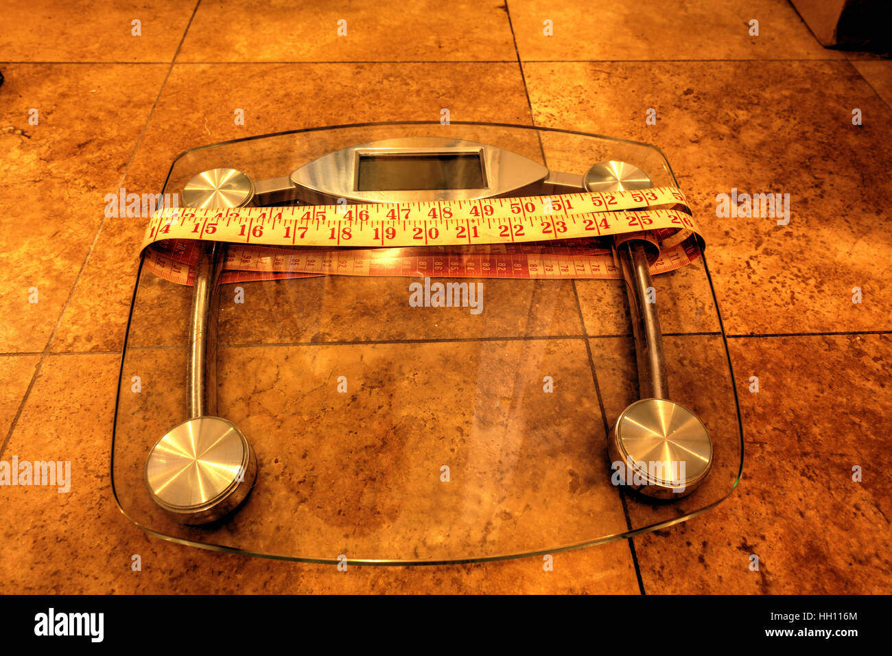 https://c8.alamy.com/comp/HH116M/scale-to-monitor-weight-with-a-measuring-tape-to-take-measurements-HH116M.jpg