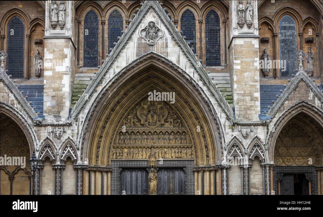 Front door of Westminster Abbey in London with arch Stock Photo Alamy