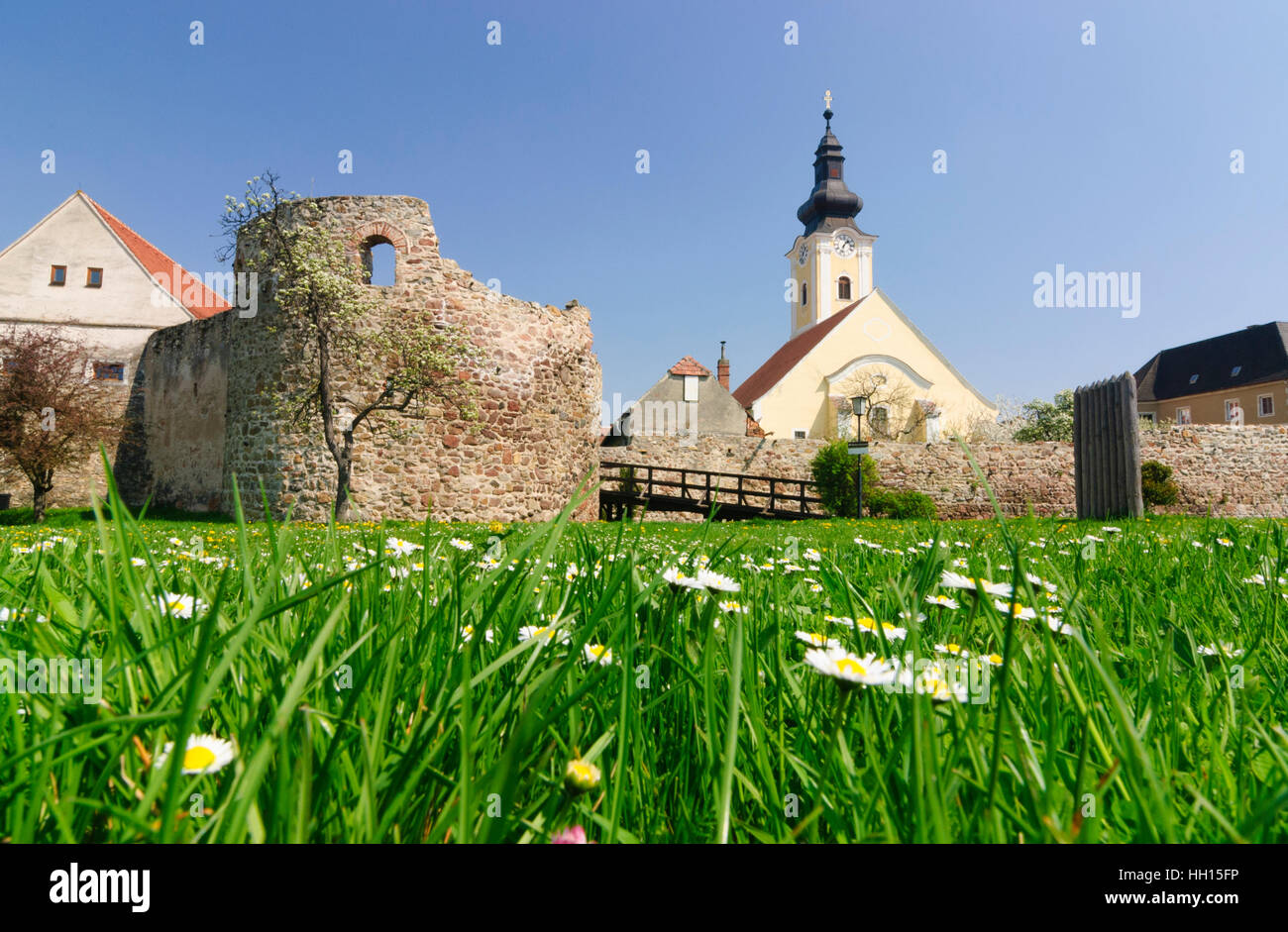 Mautern an der Donau: Wall leftovers and tower of the Roman's fortress Favianis as a part of the Limes and parish church Holy Stephan, Wachau, Niederö Stock Photo