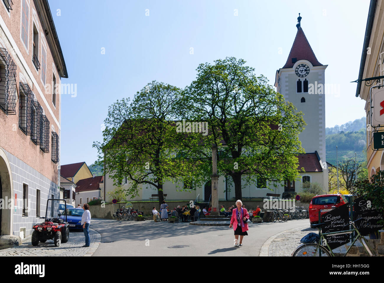 Rossatz-Arnsdorf: Castle (on the left) and parish church Saint Jakob in Rossatz, Wachau, Niederösterreich, Lower Austria, Austria Stock Photo