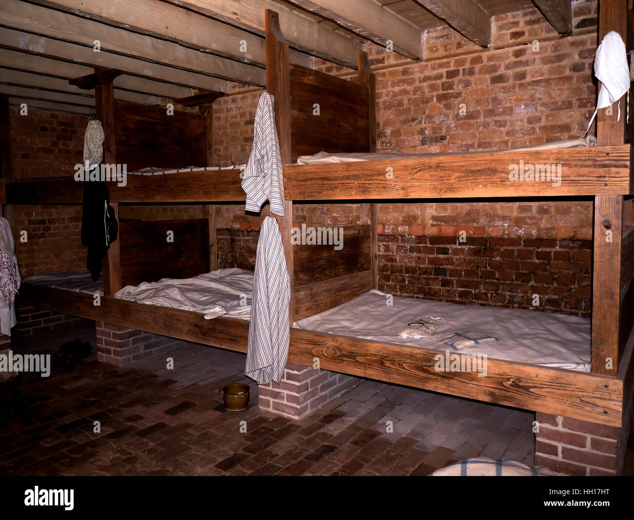 Slave Quarters at Mount Vernon George Washington's Home on the Banks of ...