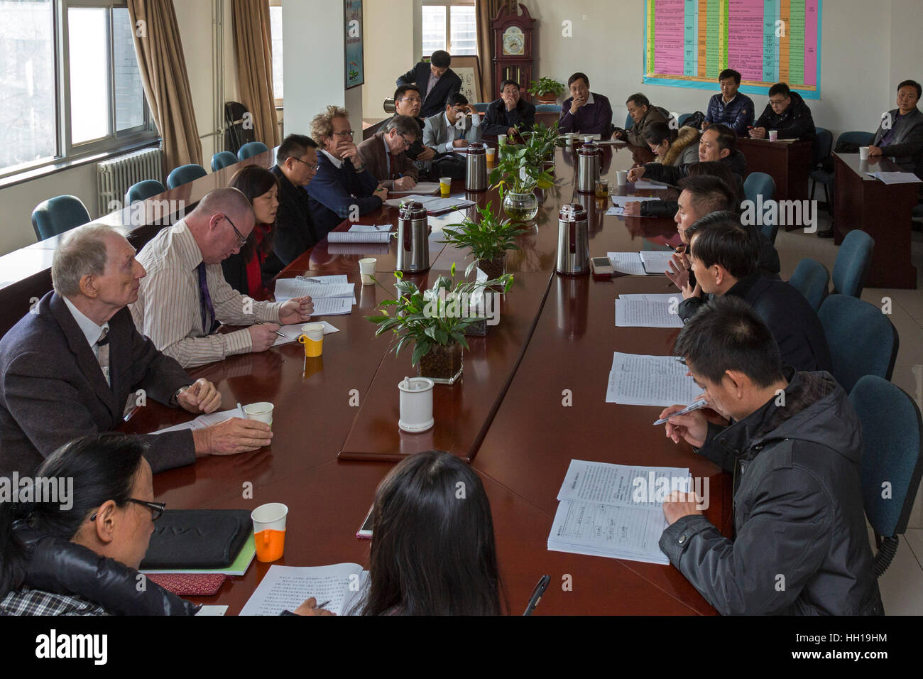 Meeting between European advisors and Chinese nationals, Yinchuan, Ningxia, China Stock Photo